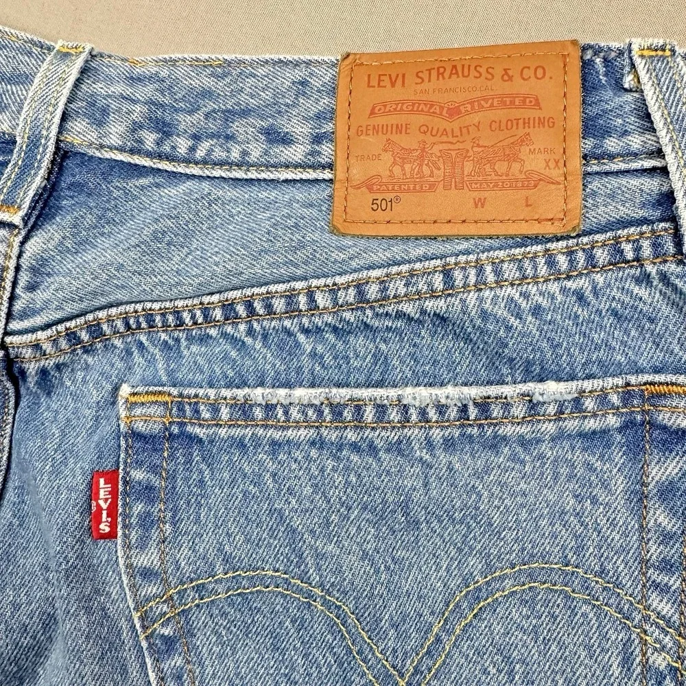 Levi's Premium 501 Regular Straight‎ Blue Button Fly men 31X28 Distressed Y2K